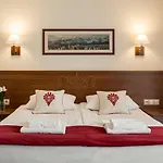 Logos Hotel 3*