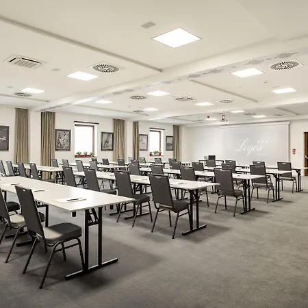 Logos מלון זקופאנה